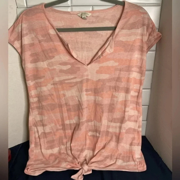 Lucky Brand Pink Camo V Neck Tie Front Tee Shirt Women’s Sz Med - Picture 1 of 3